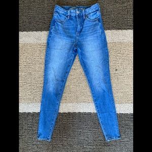 LIKE NEW American Eagle Curvy Dream Jean - Size 4